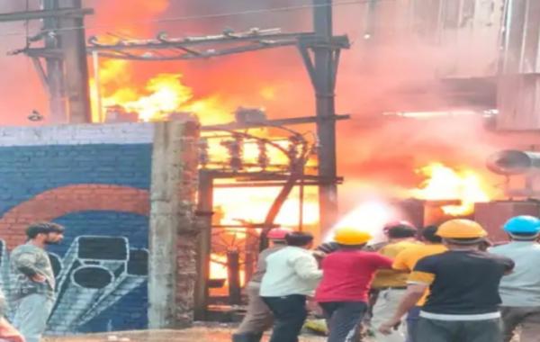 Fire broke out in a steel factory, half a dozen transformers burnt, steel factory located in Urla, capital Raipur, Chhattisgarh, Khabargali