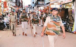 10 labourers fall from a seven-storey building in Ahmedabad, two dead