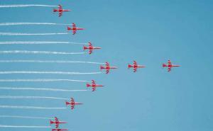 Air show held in Naya Raipur, fighter jets formed the tricolor in the sky, crowds of spectators gathered. Chhattisgarh News Raipur news hindi News khabargali 