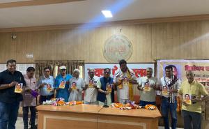 Literary gathering, dignified release of senior litterateur Gulaal Verma's Chhattisgarhi essay collection 'Aau Ka Kahibe' Literature helps in moral prosperity, Chhattisgarh Official Language Commission Chairman Prabhat Mishra, Vaibhav Publication and Press Club Raipur, Khabargali