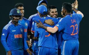 The sounds of Phaag echoed in Sadar Bazaar: A flood of traders gathered at the Holi Milan of Sarafa Association, Seth Nathuram Holika Utsav Samiti, Raipur, Chhattisgarh, Khabargali