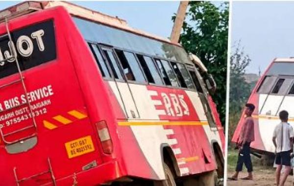  Major bus accident in Bemetara; bus hits a pole, two passengers killed hindi news bemetara news chhattisgarh news khabargali 