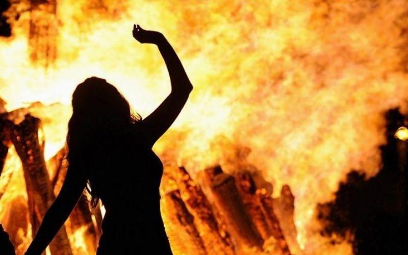 Woman dies in fire, dowry death case filed against husband hindi News Big News latest News khabargali 