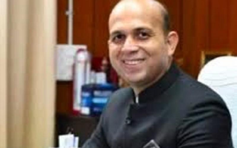 IAS officer Sarveshwar Narendra Bhure has been appointed as Joint Textile Commissioner at the Centre, having previously served as Collector in Raipur. Cg hindi news Big News latest News khabargali 