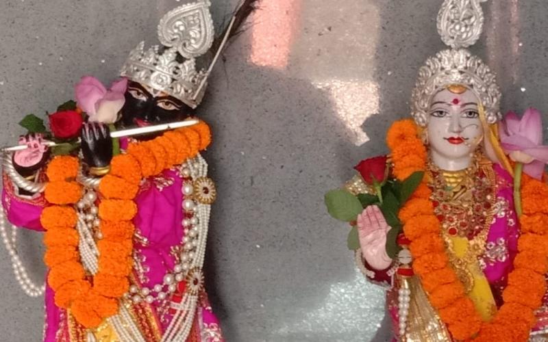 Govardhan Puja, Annakut and 56 offerings were made at Radha Krishna Temple and Mahamaya Temple - Pt Jha, Raipur Old Basti Maithil Para, Chhattisgarh, Khabargali