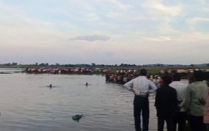 Tragic accident in Khandwa, 11 innocent children died when a trolley overturned in a dam. Hindi news latest News khabargali 