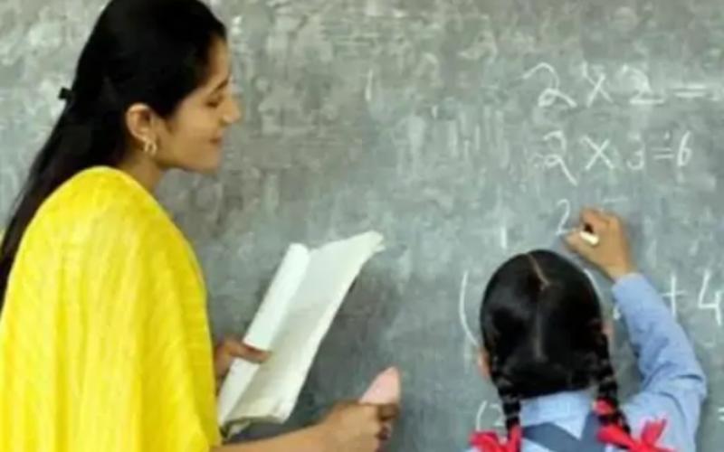 छत्तीसगढ़ में शिक्षक भर्ती पर ब्रेक, व्यापम की व्यस्तता बनी रोड़ा, 5000 भर्ती पर संशय खबरगली Teacher recruitment in Chhattisgarh put on hold, Vyapam's busy schedule poses hurdle, 5000 recruitments in doubthindi news big news latest News khabargali 