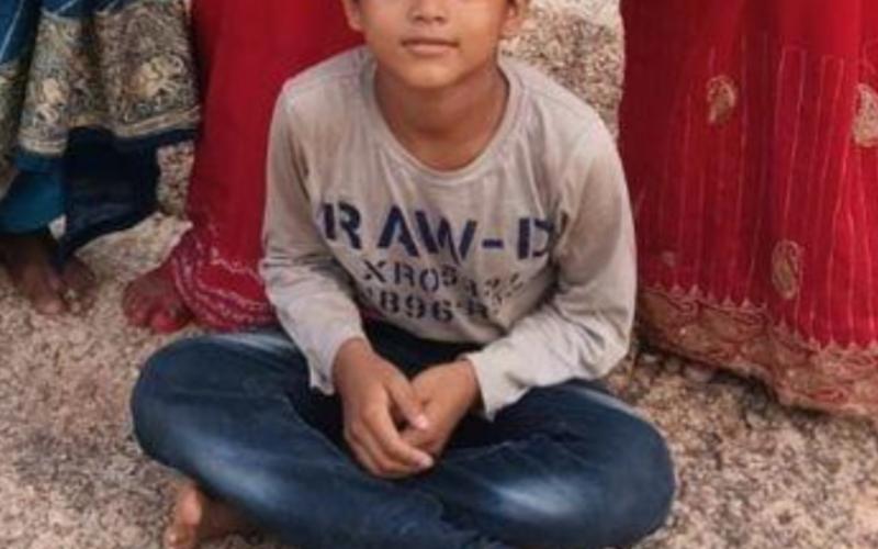 A seven-year-old boy fell from a two-story roof and died on the spot. Hindi News latest news big News balod news khabargali