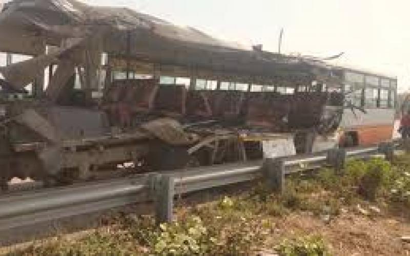 2 roadways buses collide with a truck, 3 passengers die, over 30 injured hindi news latest news khabargali 