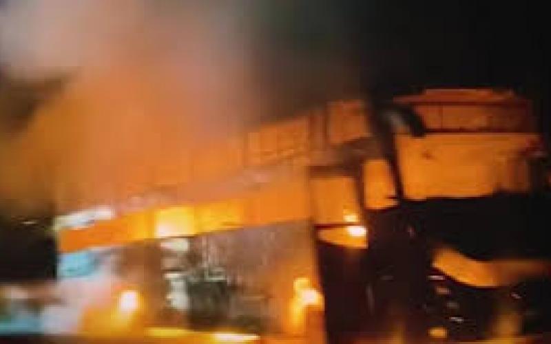 Fire in Jaisalmer-Ahmedabad sleeper bus, 8 injured, 1 dead hindi news latest news khabaragali 