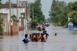 Floods wreak havoc in Pakistan, 44 lakh people affected, 97 people have died Pakistan news hindi News khabargali 