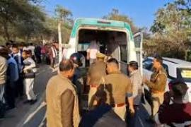 निर्माणाधीन गंगा एक्सप्रेसवे पर कार ने 7 लोगों को कुचला, 4 की मौत, 3 घायल खबरगली Car crushes 7 people on under-construction Ganga Expressway, 4 dead, 3 injured hindi news big news khabargali 