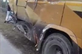 यमुना एक्सप्रेसवे पर कंटेनर ने बस को मारी टक्कर, हादसे में 6 लोगों की मौत खबरगली Container hits bus on Yamuna Expressway, 6 people killed in the accident mathura hindi news khabargali 