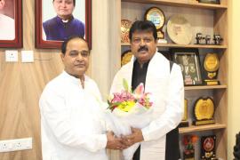 PDS system will be further strengthened in Chhattisgarh: Chairman of Civil Supplies Corporation Sanjay Srivastava studied the successful model of Odisha and made a courtesy call on Odisha Food Minister Shri Krishna Chandra Patra. Raipur, Khabargali