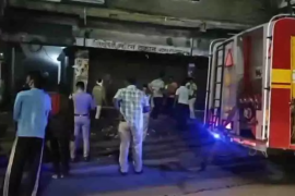 Government liquor shop engulfed in flames at midnight; panic ensues opposite the railway station. latest News hindi News khabargali 