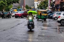 Rainfall intensity will ease over the next four days; the monsoon will then become active again, with the likelihood of heavy rain in some areas. raipur hindi news khabargali 