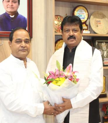 PDS system will be further strengthened in Chhattisgarh: Chairman of Civil Supplies Corporation Sanjay Srivastava studied the successful model of Odisha and made a courtesy call on Odisha Food Minister Shri Krishna Chandra Patra. Raipur, Khabargali