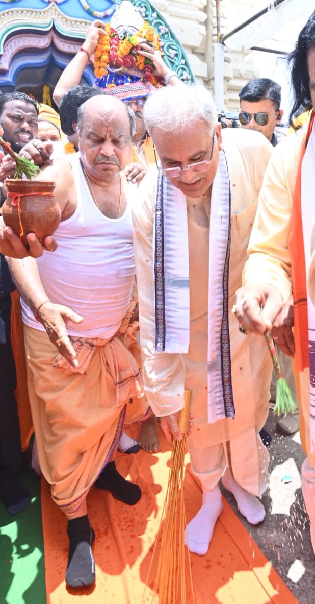Jagannath Temple located in Gayatri Nagar Raipur, Prabhu Jagannath, Bhaiya Baldau and sister Subhadra, Chherapahra ceremony before Rath Yatra, Governor Shri Vishwabhushan Harichandan and Chief Minister Bhupesh Baghel, Chhattisgarh,khabargali
