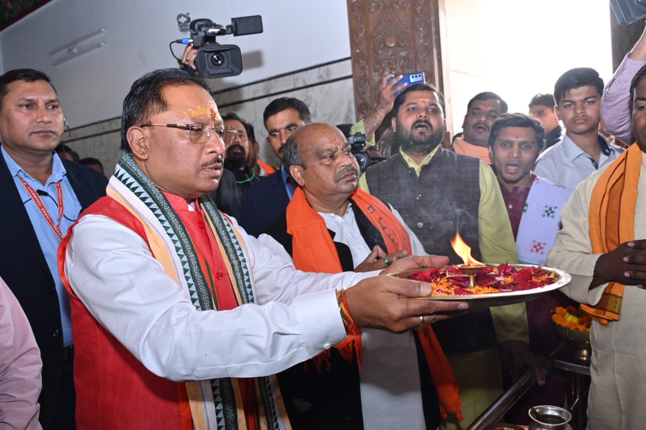 Chhattisgarh Chief Minister Vishnu Dev Sai, home village Bagiya, Kunkuri assembly of Jashpur district, before taking oath, the Chief Minister performed puja in his home with his family members, Khabargali