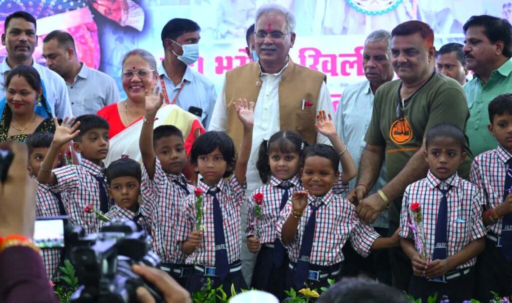 Khabargali Exclusive, interesting picture, Chief Minister Bhupesh Baghel turns 61, birthday celebrated like this, CM House, Chhattisgarh, Raipur