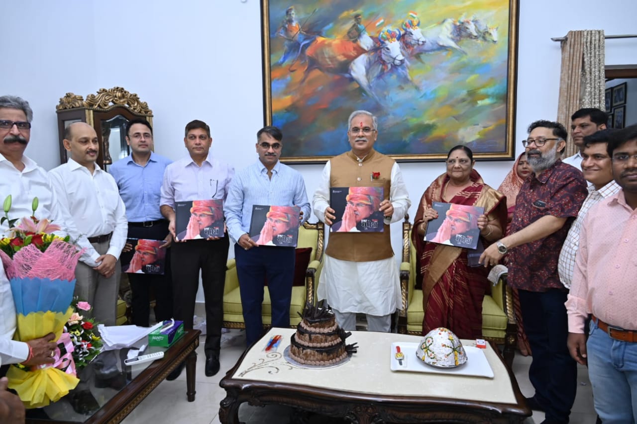 Khabargali Exclusive, interesting picture, Chief Minister Bhupesh Baghel turns 61, birthday celebrated like this, CM House, Chhattisgarh, Raipur