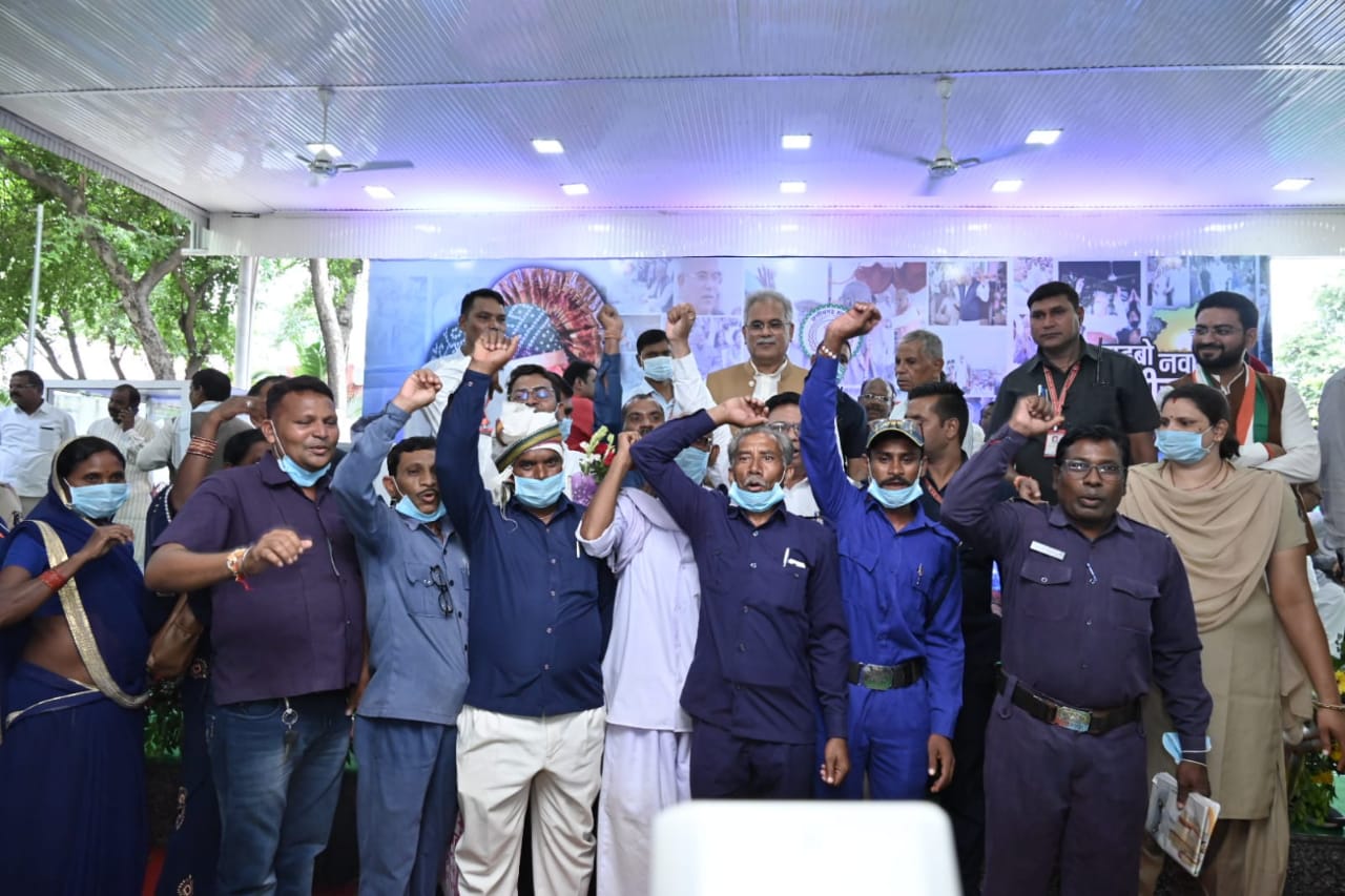 Khabargali Exclusive, interesting picture, Chief Minister Bhupesh Baghel turns 61, birthday celebrated like this, CM House, Chhattisgarh, Raipur