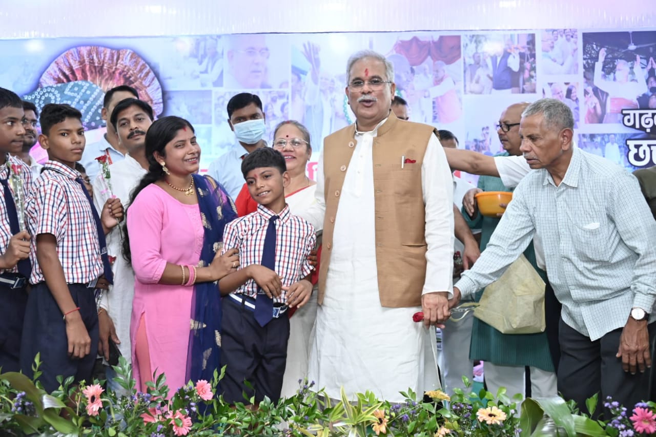 Khabargali Exclusive, interesting picture, Chief Minister Bhupesh Baghel turns 61, birthday celebrated like this, CM House, Chhattisgarh, Raipur
