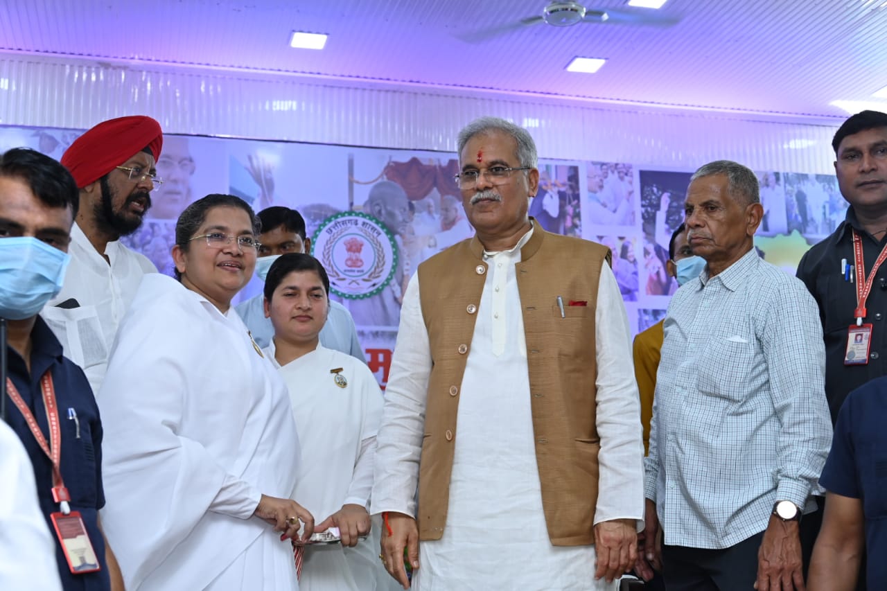 Khabargali Exclusive, interesting picture, Chief Minister Bhupesh Baghel turns 61, birthday celebrated like this, CM House, Chhattisgarh, Raipur