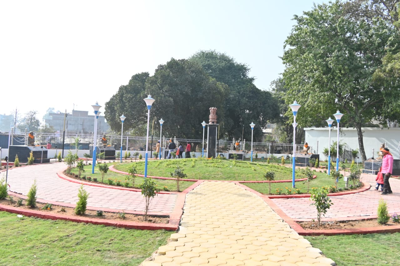 Balrampur, the first martyr park of the state was inaugurated, Martyr head constable Lazarus Minz, Martyr constable Mahesh Ram Pankra, Martyr constable Anil Khalko, Martyr sub-inspector Nabor Kujur, Martyr head constable Manajrul Haque, Martyr sub-inspector Masih Bhushan Lakda, Martyr head constable  Ramsay Ram, Chief Minister of Chhattisgarh Bhupesh Baghel, khabargali
