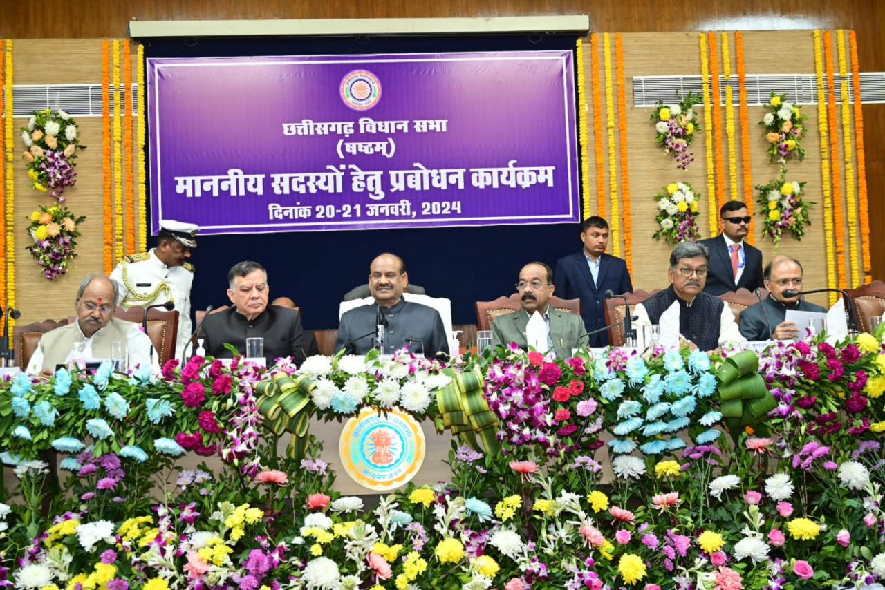 Lok Sabha Speaker gave lessons in the inauguration of two-day enlightenment program of MLAs in Chhattisgarh Assembly, Lok Sabha Speaker Om Birla in Chhattisgarh Assembly, Khabargali