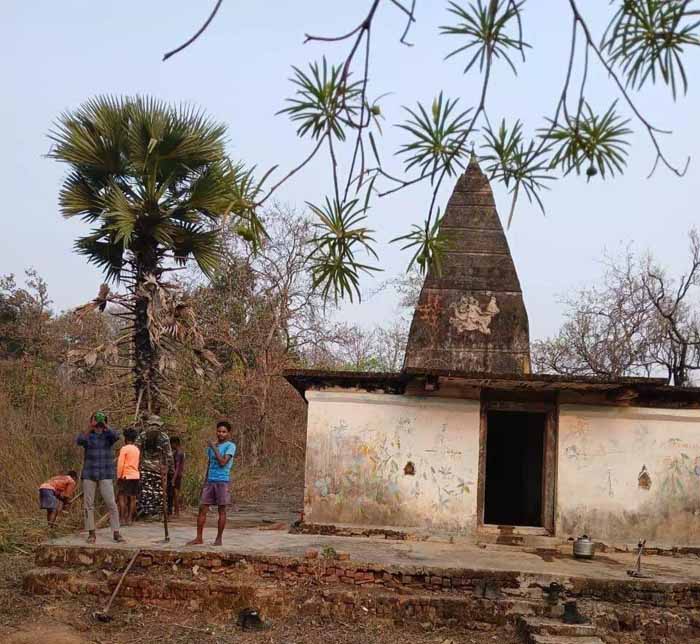 The doors of Shri Ram temple were closed for 21 years.. then a miracle happened, CRPF opened the Shri Ram temple which was closed by Naxalites, Keralapenda, Chhattisgarh, under Chintalnar police station area of Naxal-affected Sukma district, Khabargali