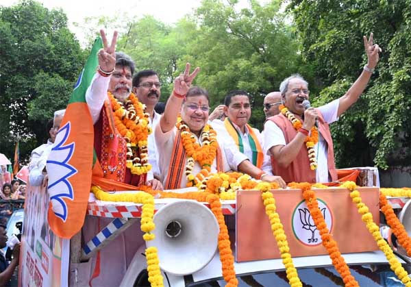 Bharatiya Janata Party candidate Sunil Soni filed his nomination for the by-election of Raipur South Assembly constituency on Friday by taking out a rally from the BJP office Ekatmik Parisar along with Chief Minister Vishnu Dev Sai, BJP State President Kiran Singhdev, Deputy Chief Minister Arun Saw, BJP Raipur MP Brijmohan Agarwal along with thousands of workers and public and reached the Collectorate. Raipur, Chhattisgarh, Khabargali