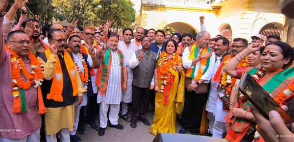 Meenal Chaubey's nomination rally made the city BJP-oriented, huge crowd gathered, Raipur, Khabargali