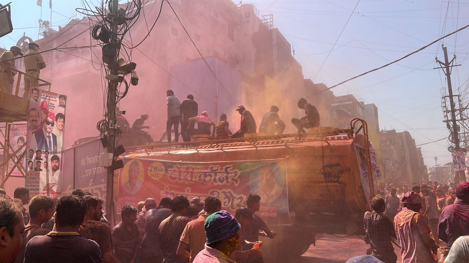 Indore was soaked in colours on Rangpanchami, gulal was fired from cannons, colours and water were showered from tankers up to several feet high, Khabargali