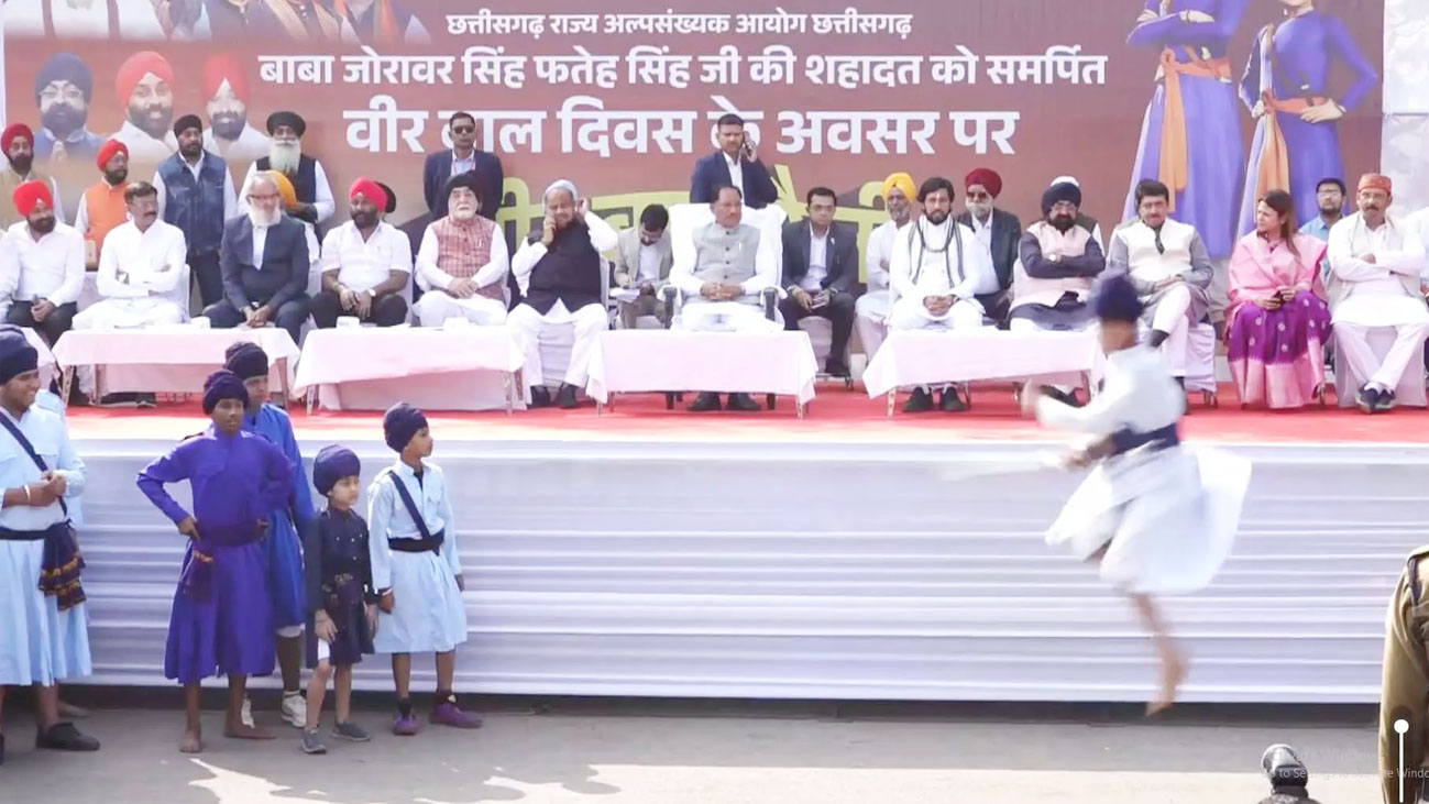 A Veer Bal Rally was held in the capital city, with thousands of children participating. Chief Minister Sai described the sacrifice of the Sahibzadas as inspiring. Amarjeet Chhabra, Chairman of the Chhattisgarh State Minority Commission, Raipur, Chhattisgarh, Khabargali.