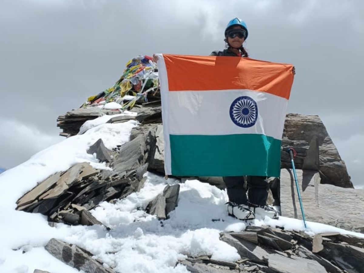 Mount Everest victory, Chief Minister Baghel, Chhattisgarh's mountaineer Ms. Yashi Jain, Indian National Flag, Garhbo Nava Chhattisgarh Flag, news, khabargali