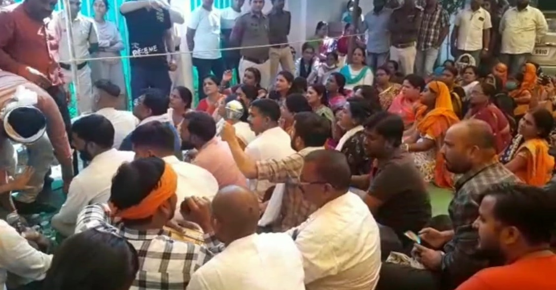 Breaking, Congress leaders debate with ED officer in protest against raids, siege of ED office, sit-in demonstration, ED called for additional force, Latest Updates, Raipur, Chhattisgarh, News, khabargali