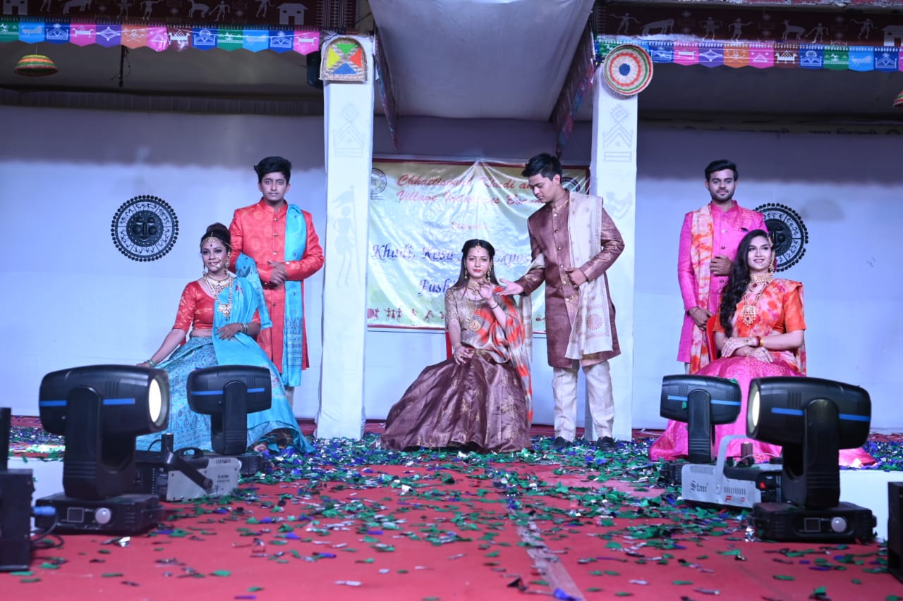 Khadi, handloom garments displayed in fashion show, Raipur, Chhattisgarh Haat Complex at Pandri, Rajendra Tiwari, Chhattisgarh, Khabargali