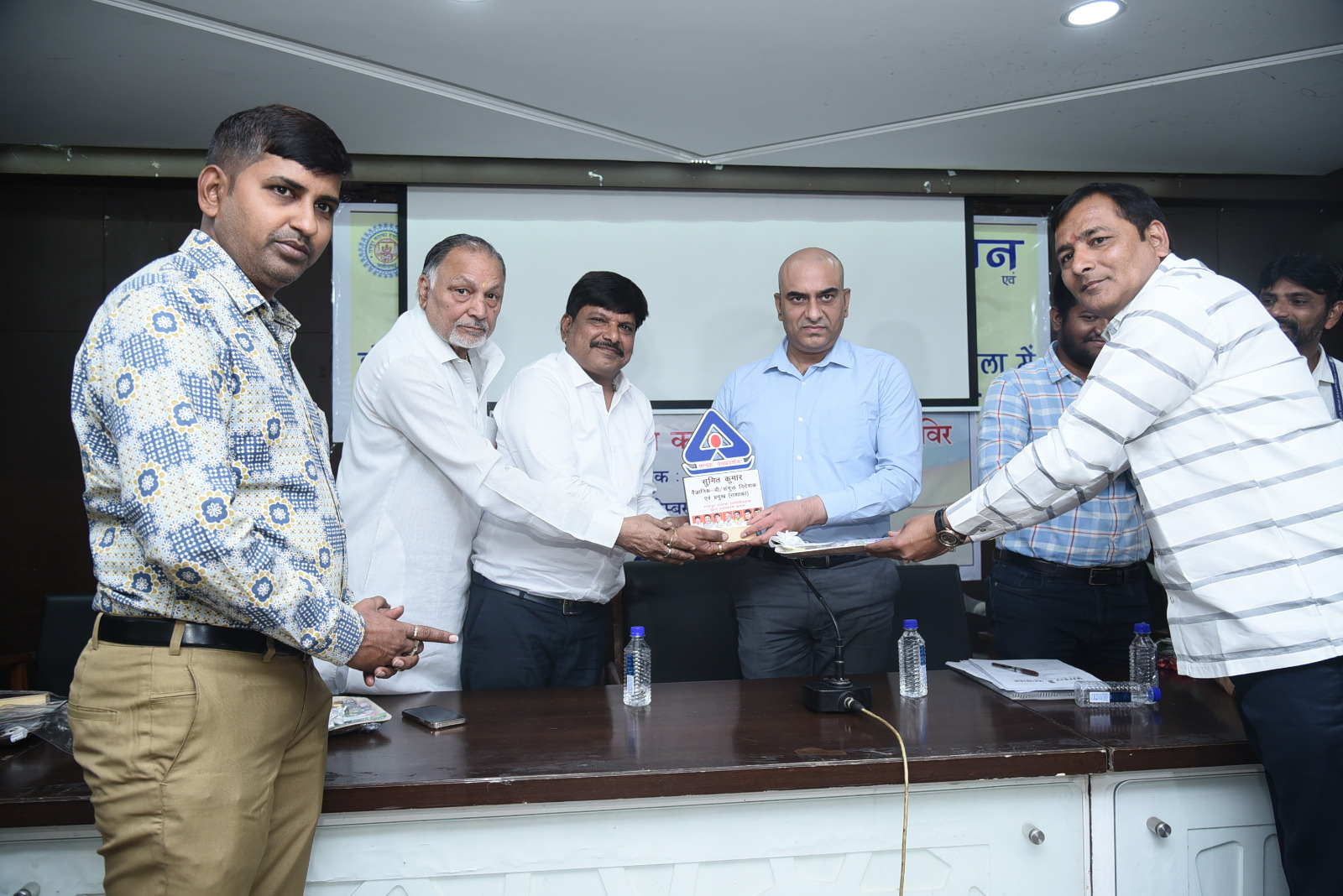 Hallmark awareness program completed, Raipur Sarafa Association, Bureau of Indian Standards Raipur Branch, Suresh Bhansali, Treasurer Jitendra Golcha, Vice President Sunil Soni, Khabargali