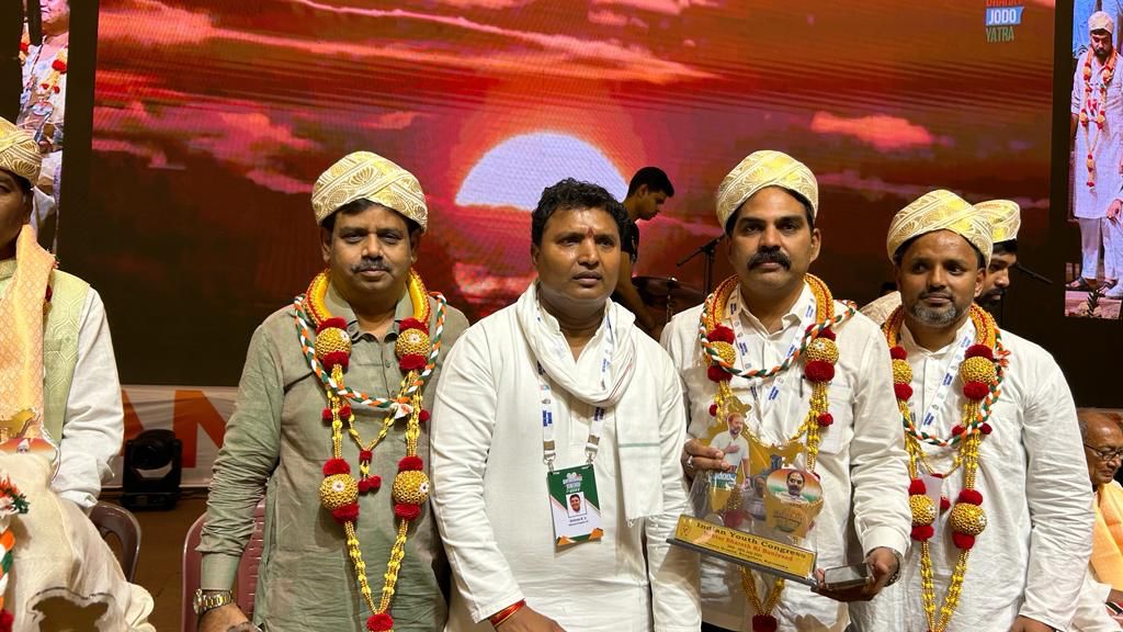 State President of Chhattisgarh Pradesh Congress Committee, Backward Classes, Raipur, Dr. Choleshwar, honored at the general convention organized by the All India National Youth Congress in Bangalore, Karnataka,khabargali