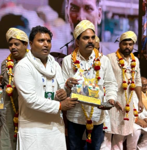 State President of Chhattisgarh Pradesh Congress Committee, Backward Classes, Raipur, Dr. Choleshwar, honored at the general convention organized by the All India National Youth Congress in Bangalore, Karnataka,khabargali