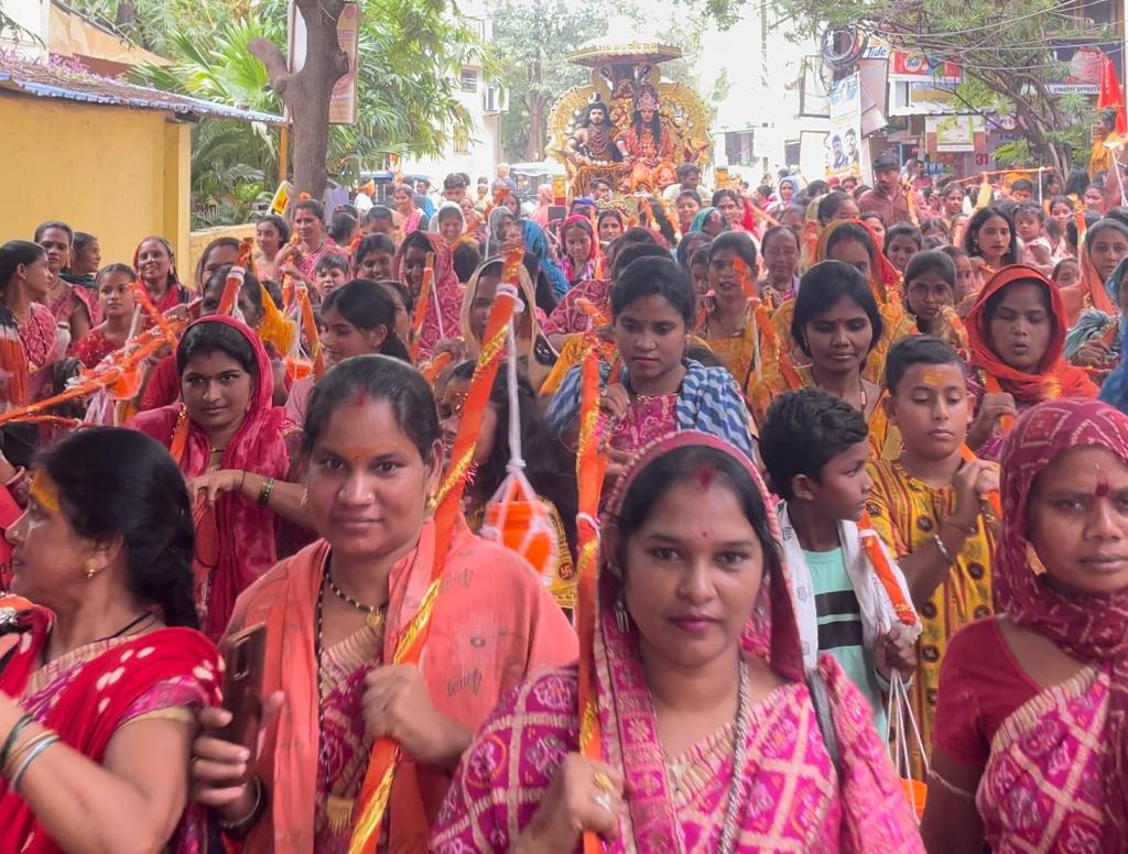 Huge Kavad Yatra and procession of Lord Shiva from Priyadarshini Nagar to Mahadevghat in the holy month of Sawan, Sushil Sunny Agarwal, Councilor Mr. Akashdeep Sharma, Raipur, Chhattisgarh, Khabargali