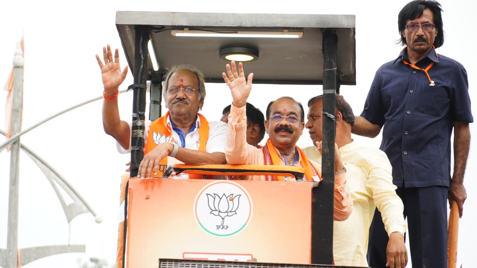 BJP's Parivartan Yatra reached Geedam from Dantewada, road show also, Amit Shah could not come, second yatra from Jashpur on 15th, Nadda will participate, Chhattisgarh, Khabargali