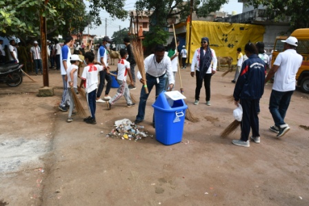Swachhta Hi Seva Campaign, 200 employees and students of Krishna Public School Raipur participated, Executive Director Mr. Ashutosh Tripathi, Principal Mrs. Priyanka Tripathi, Chhattisgarh, Khabargali.