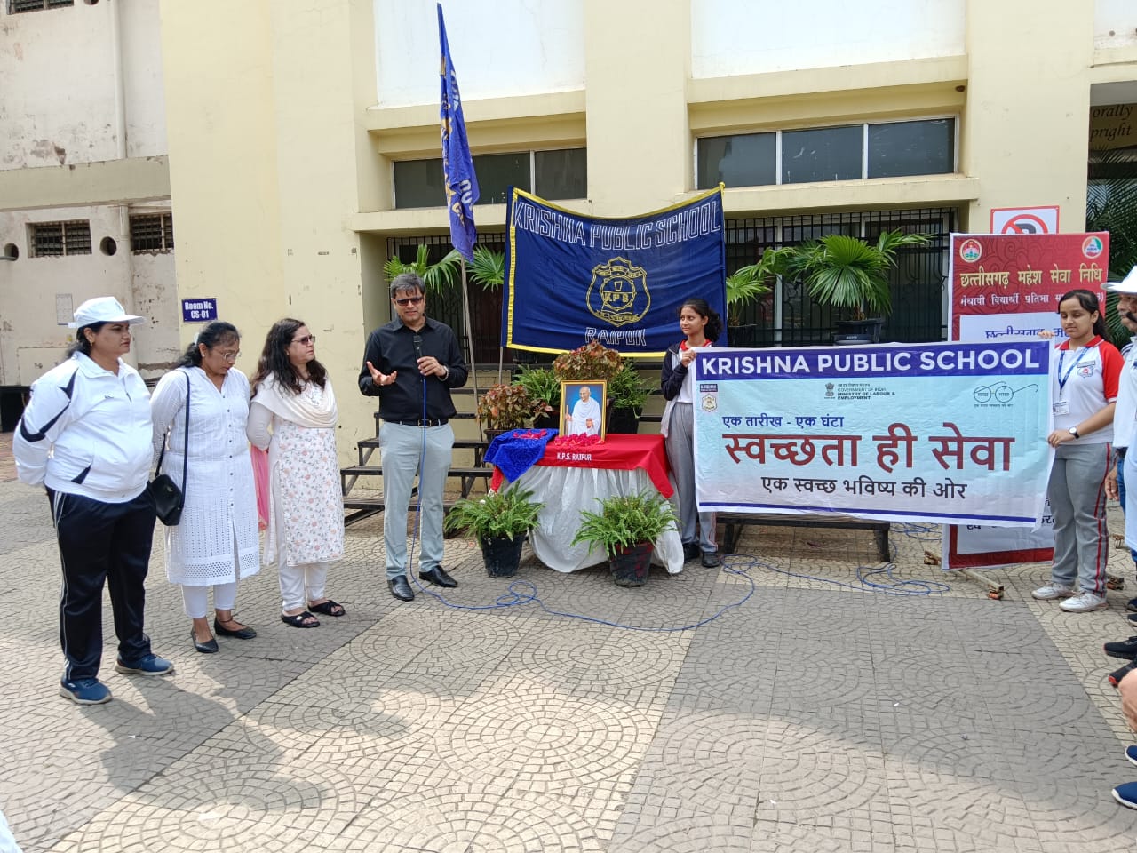 Swachhta Hi Seva Campaign, 200 employees and students of Krishna Public School Raipur participated, Executive Director Mr. Ashutosh Tripathi, Principal Mrs. Priyanka Tripathi, Chhattisgarh, Khabargali.