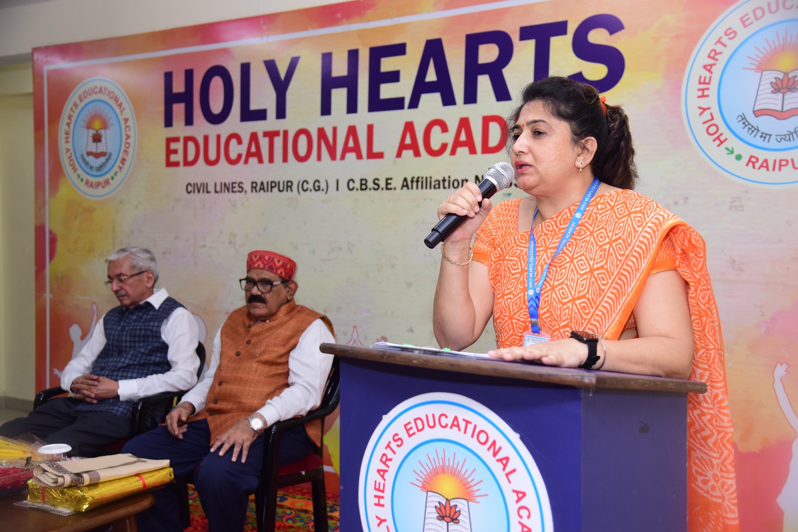 Educationist Dr. Jagmohan Singh Rajput, lecture on teachers and teaching, organized by Holy Hearts Vidyalaya, Acharya Surendra Pratap Singh, Neepa Chauhan, Khabargali