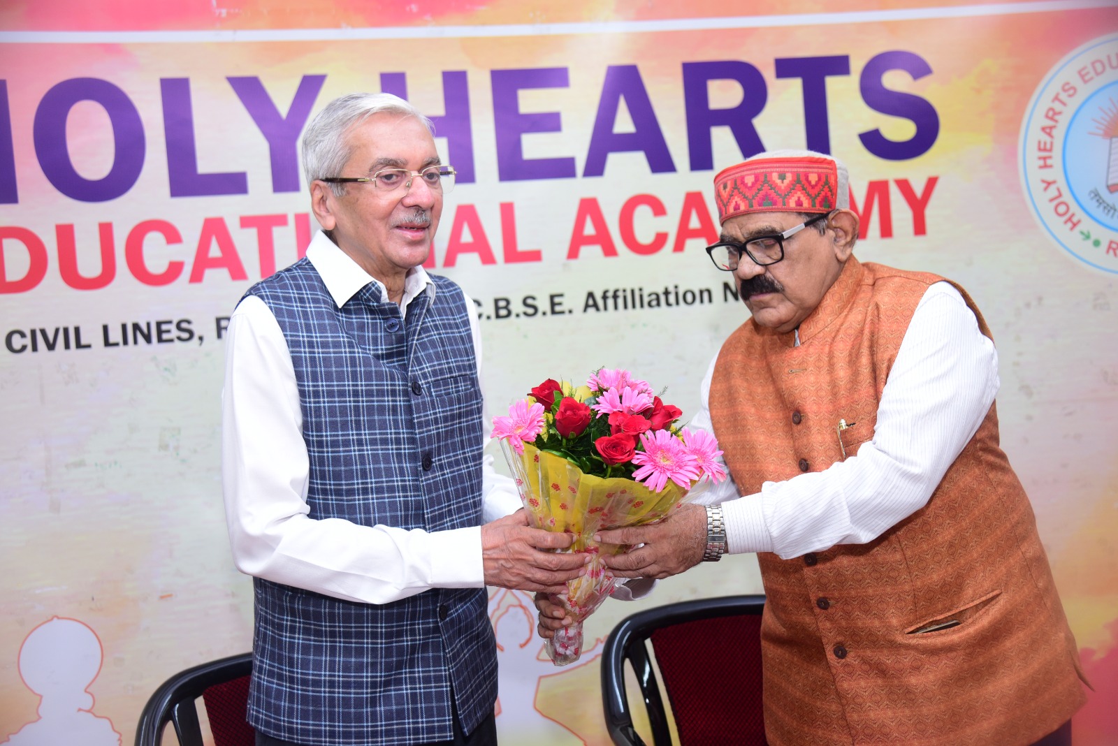 Educationist Dr. Jagmohan Singh Rajput, lecture on teachers and teaching, organized by Holy Hearts Vidyalaya, Acharya Surendra Pratap Singh, Neepa Chauhan, Khabargali