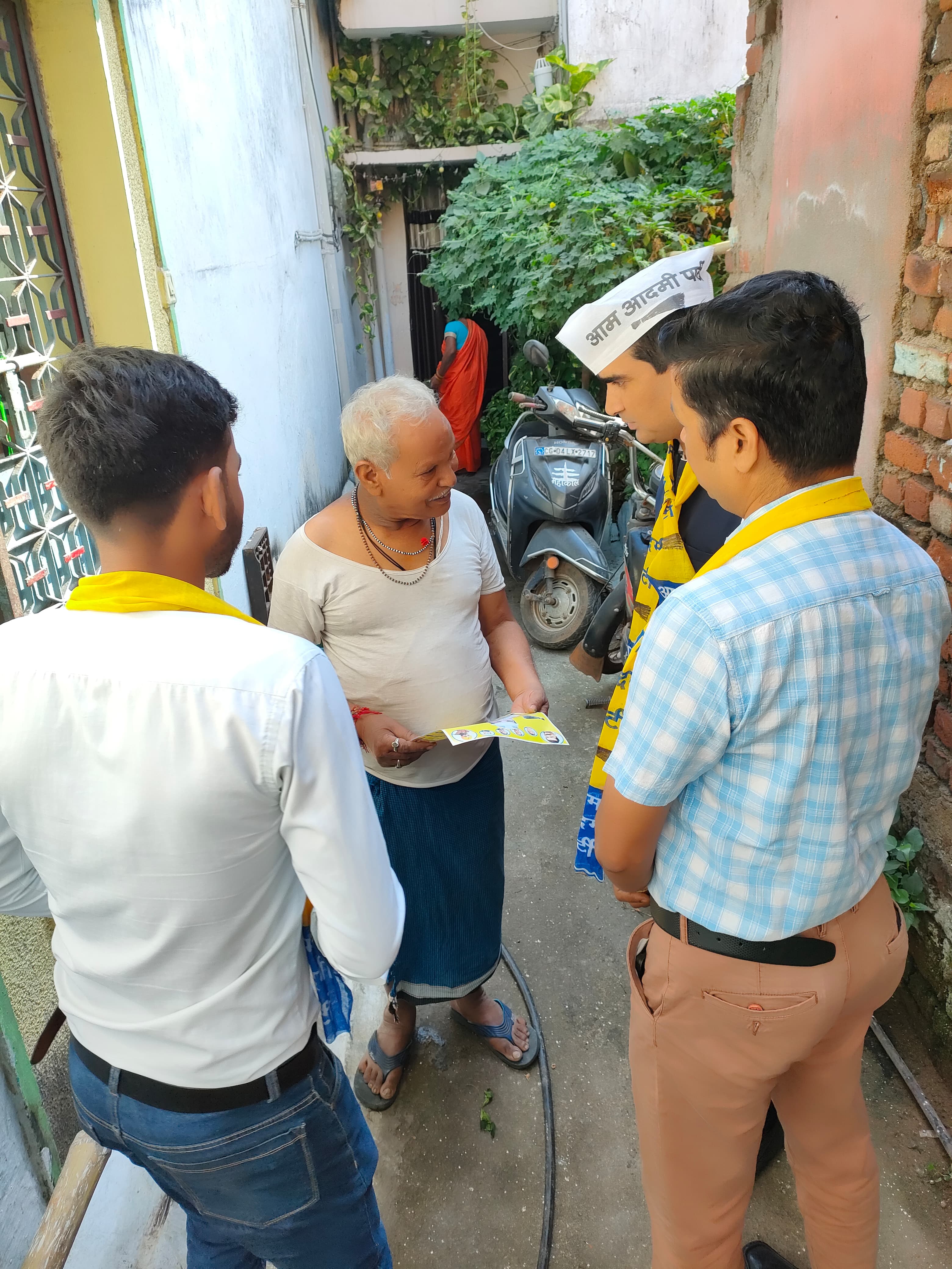 Aam Aadmi Party, Raipur West MLA candidate Nandan Singh sought public blessings by reaching out to the public, due to corruption in the western region, the common man is yearning for security and basic facilities, Nandan Singh, Chhattisgarh, Assembly Elections, Khabargali.