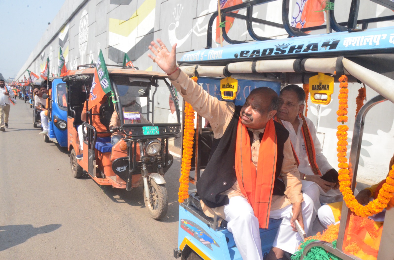 BJP candidate Purandar Mishra, Raipur North Assembly seat, Purandar Mishra's convoy left in 151 rickshaws, nomination, Chhattisgarh Assembly elections, Khabargali