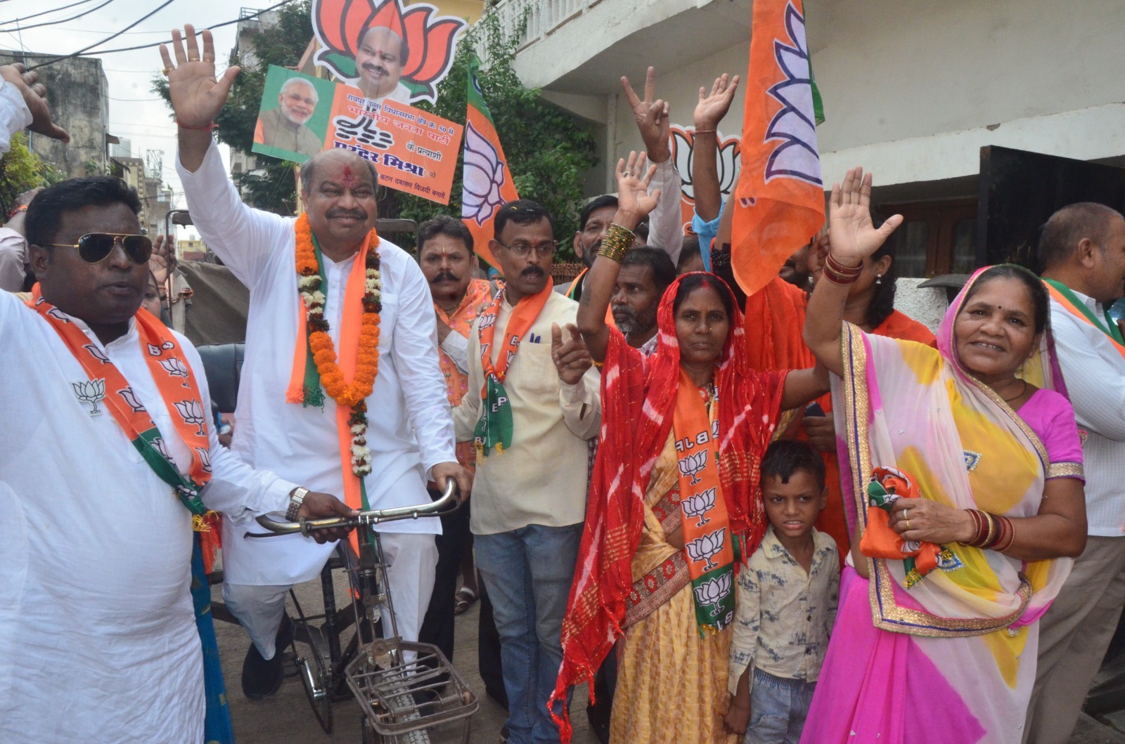 Purandar Mishra drove a rickshaw in the streets of Rajatalab to touch the heart of the people.